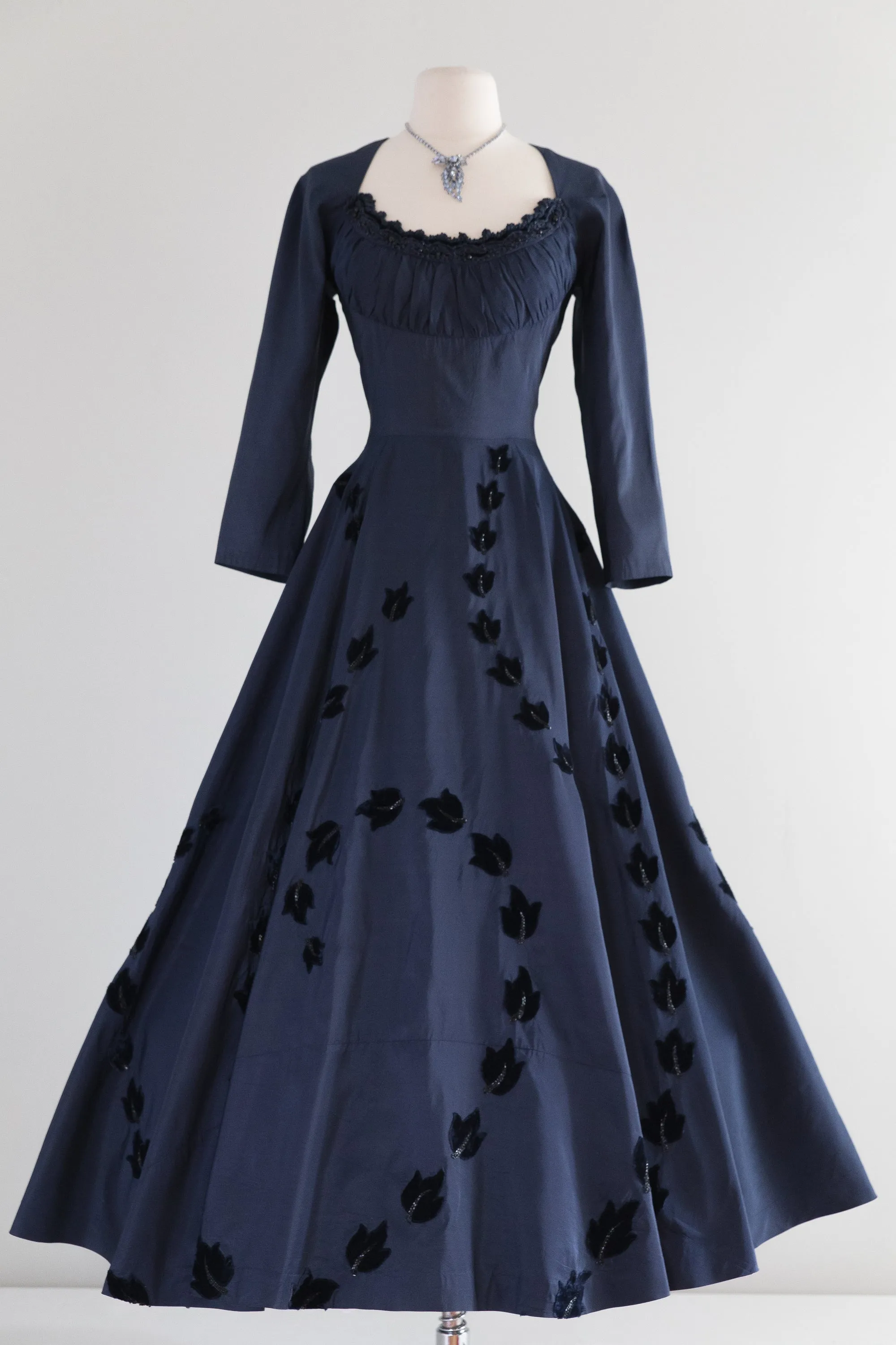 1940’s Salon de Couture Navy Blue Velvet Applique Gown / Waist 26