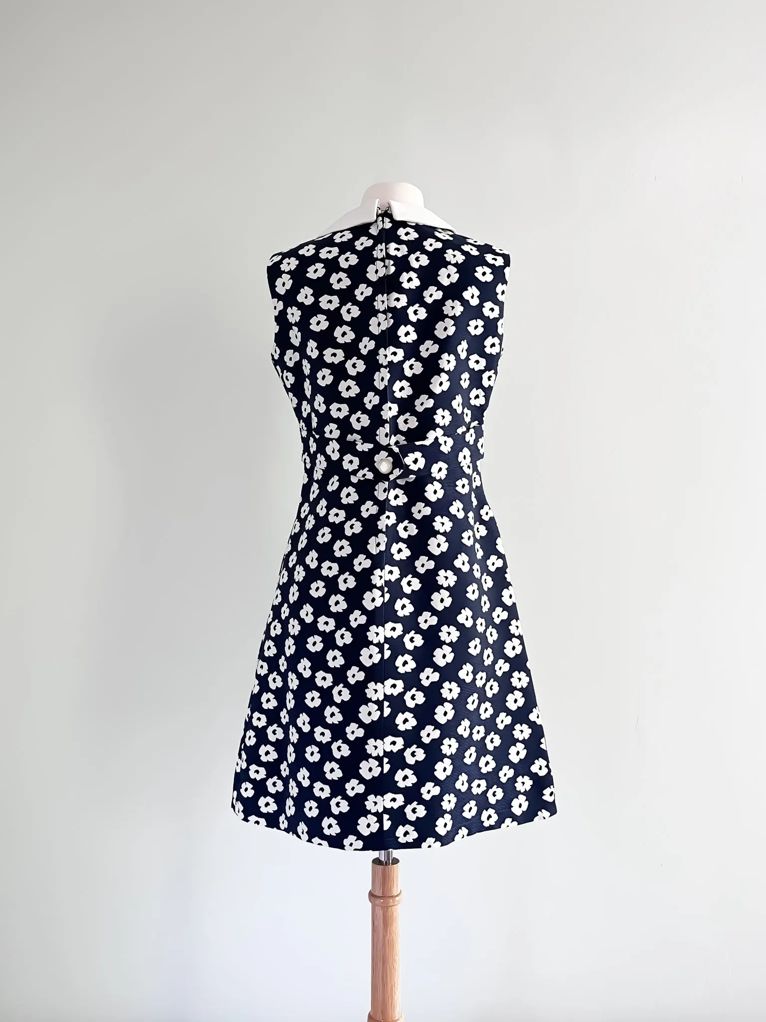 1960's MOD Rontirri Navy Blue and White Shift Dress / Sz M