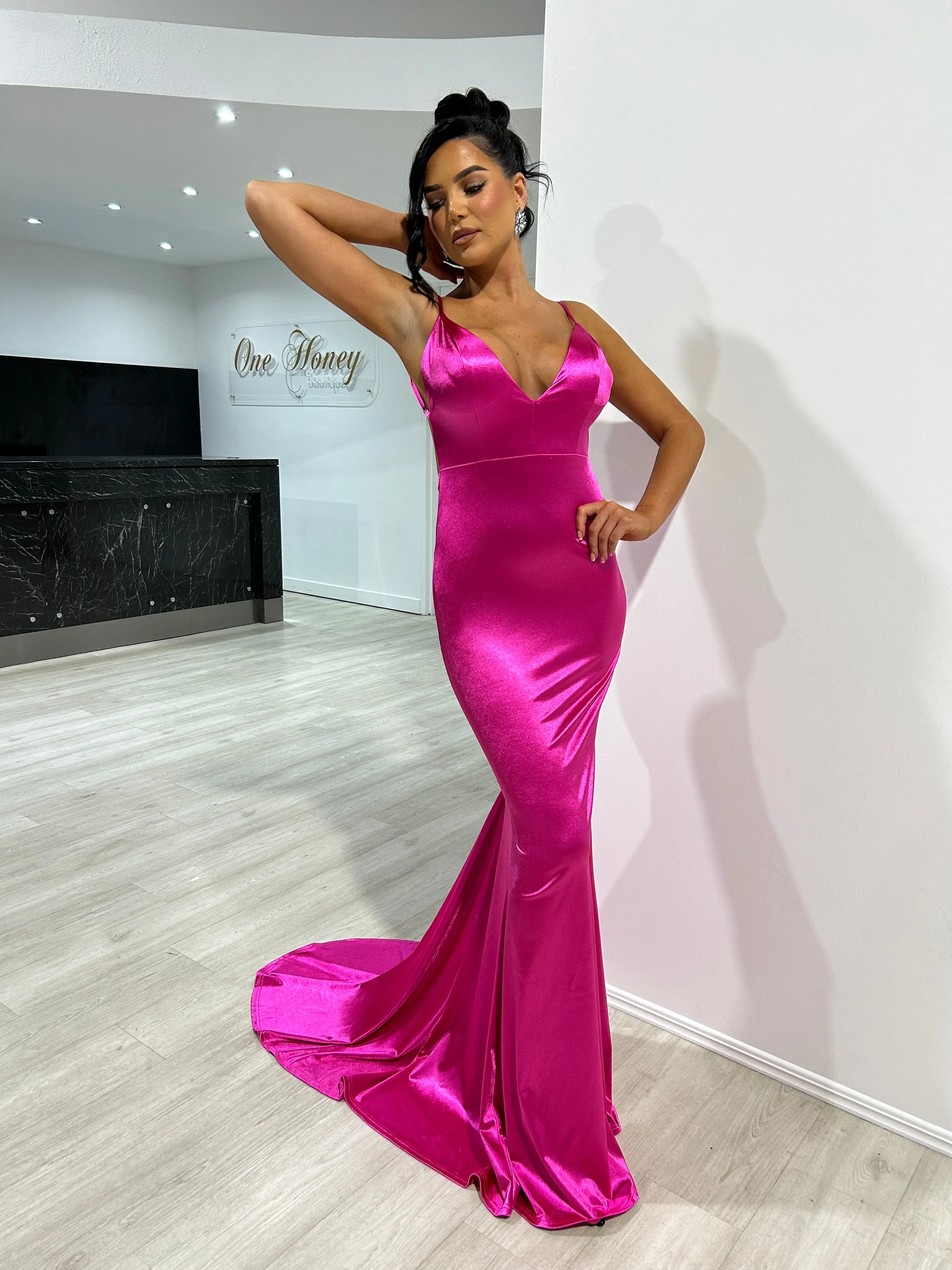 Sure! Here’s an optimized title for the product:

Stunning Honey Couture Kylie Fuchsia Low Back Mermaid Evening Gown with Ruched Bum Detailing

This emphasizes the aesthetics and key features of the dress while maintaining clarity.